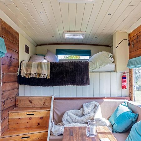 The Hoot Romantic Glamping Southwick  Dış mekan fotoğraf