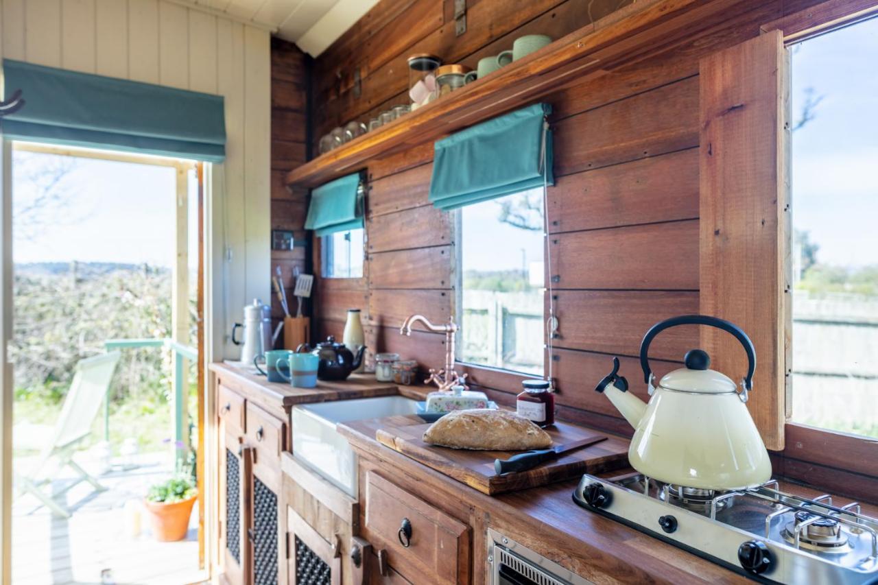 The Hoot Romantic Glamping Southwick  Dış mekan fotoğraf