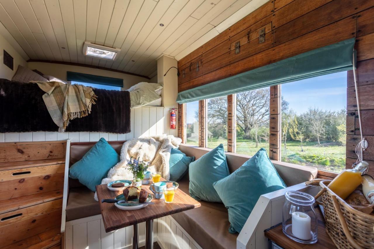 The Hoot Romantic Glamping Southwick  Dış mekan fotoğraf